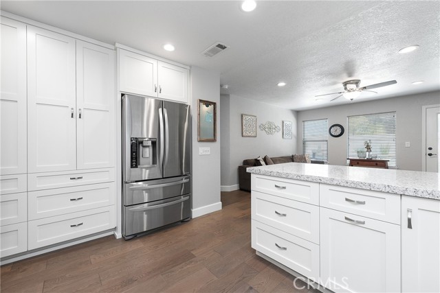 Detail Gallery Image 13 of 37 For 161 Silver Fern Ct, Simi Valley,  CA 93065 - 3 Beds | 2/1 Baths