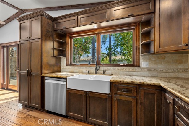3208 Walnut Avenue, Manhattan Beach CA: https://media.crmls.org/medias/ef6062fa-9b9c-4183-ac90-2797a4b48b07.jpg