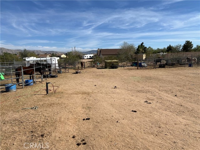 Detail Gallery Image 8 of 9 For 17911 Fresno St, Hesperia,  CA 92345 - 3 Beds | 2 Baths