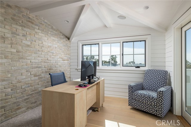 702 Poinsettia Avenue, Corona del Mar CA: https://media.crmls.org/medias/ef61e4df-1be7-4c16-a1f4-0e139cc98588.jpg