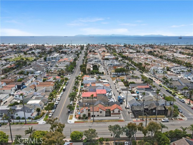 627 19th Street, Huntington Beach CA: https://media.crmls.org/medias/ef6219b1-5d5a-448a-9db9-66cbed662bb9.jpg