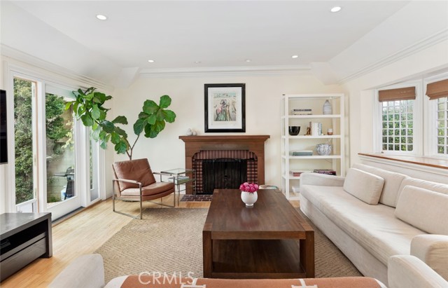 555 S Westgate Avenue Los Angeles, California Charming English cottage for lease in prime Brentwood location just steps from San Vicente. This 2 bedroom and 1.5 bath home boasts a large circular driveway, formal living room, separate dining room, and breakfast nook that can be used as an office. Master bath with tub and separate shower. Enclosed brick patio for outdoor living, new hardwood floors, and abundant natural light throughout. Walking distance to Brentwood's trendiest shopping and dining, this home is not to be missed.