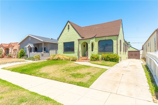 Detail Gallery Image 2 of 24 For 2027 W 70th St, Los Angeles,  CA 90047 - 3 Beds | 2 Baths
