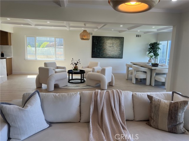 Detail Gallery Image 7 of 26 For 4701 Don Miguel, Los Angeles,  CA 90008 - 3 Beds | 3 Baths