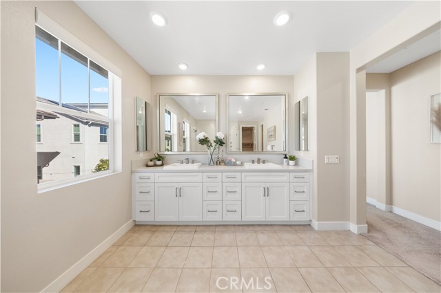 73 Cartwheel, Irvine CA: https://media.crmls.org/medias/ef638de9-435f-4237-a96e-b6280618bcdf.jpg