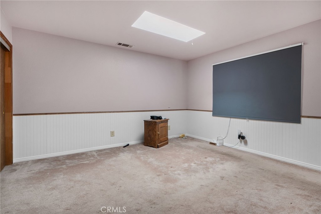 https://media.crmls.org/medias/ef63b54b-44b5-40c6-ac6f-16aa7ca4877e.jpg?preset=X-Large
