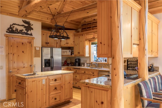 Detail Gallery Image 14 of 42 For 826 Boulder, Big Bear Lake,  CA 92315 - 3 Beds | 2/1 Baths