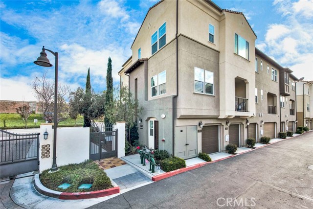 Detail Gallery Image 1 of 1 For 2394 S Tapestry Way #120,  Anaheim,  CA 92802 - 2 Beds | 2/1 Baths