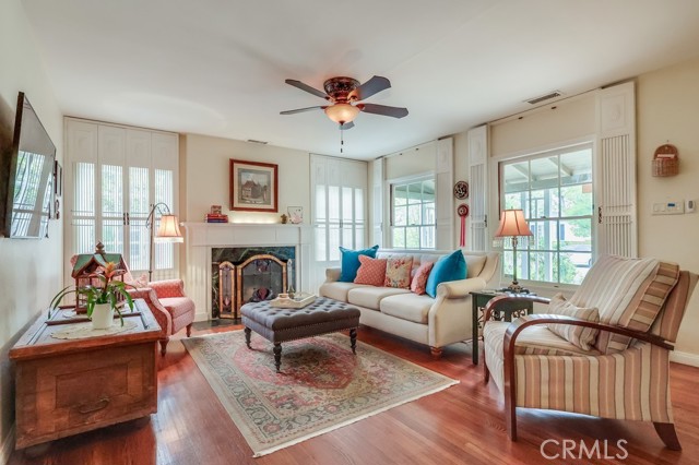 3952 Gaviota Avenue, Long Beach CA: https://media.crmls.org/medias/ef65d3de-6fca-49b8-adba-f14908d5c738.jpg