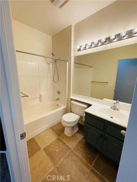 649 Sumner Way, Oceanside CA: https://media.crmls.org/medias/ef65edd3-c5d9-4a1b-9ab1-c3635ff80311.jpg