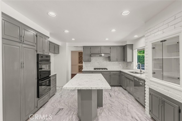24101 Cindy Lane, Lake Forest CA: https://media.crmls.org/medias/ef670406-0a00-4635-b037-b5b5c1b4fb05.jpg