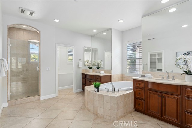 Detail Gallery Image 19 of 28 For 2850 N Stone Pine, Santa Ana,  CA 92706 - 4 Beds | 3/1 Baths