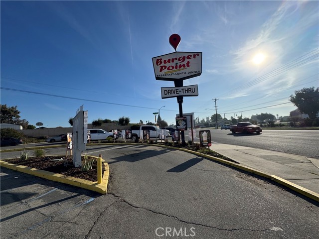 10501 Hole Avenue, Riverside CA: https://media.crmls.org/medias/ef68de54-e9f2-4a33-8ff8-630aeeaabea7.jpg