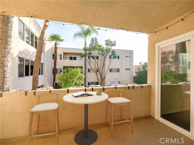 Detail Gallery Image 26 of 28 For 5411 Tyrone, Sherman Oaks,  CA 91401 - 3 Beds | 3 Baths