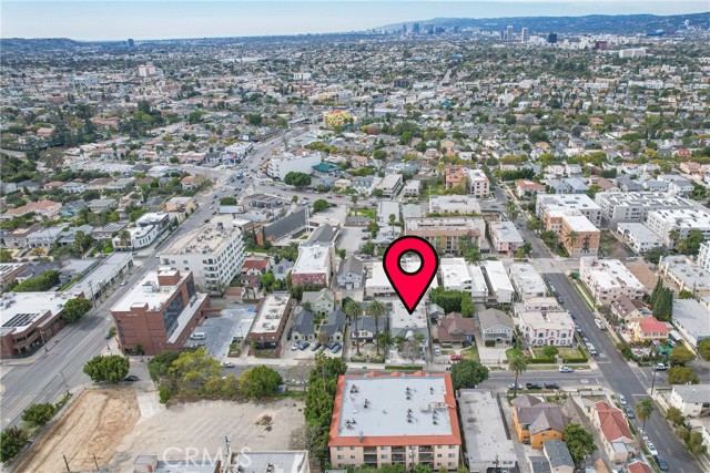 957 S Gramercy Drive, Los Angeles CA: https://media.crmls.org/medias/ef69a65f-ea8f-44c7-aa96-658472668f27.jpg