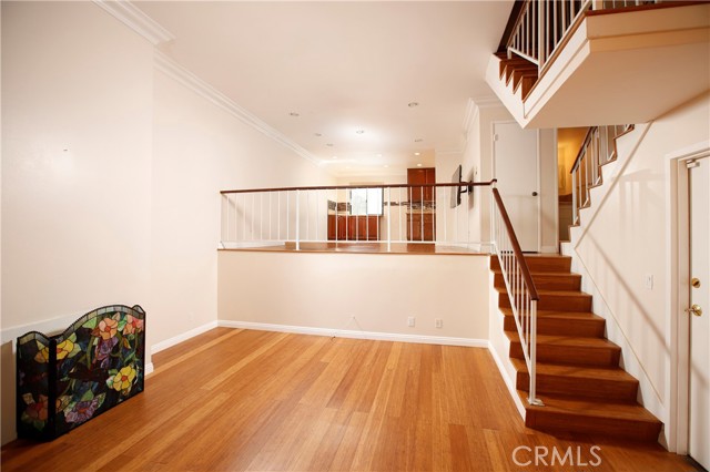 Detail Gallery Image 6 of 23 For 400 W Riverside Dr #2,  Burbank,  CA 91506 - 3 Beds | 2/1 Baths