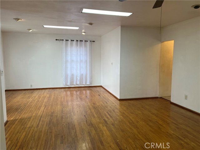 5251 Laurel Street, San Diego CA: https://media.crmls.org/medias/ef6a62f8-d951-436e-9926-ebb205d4fe36.jpg