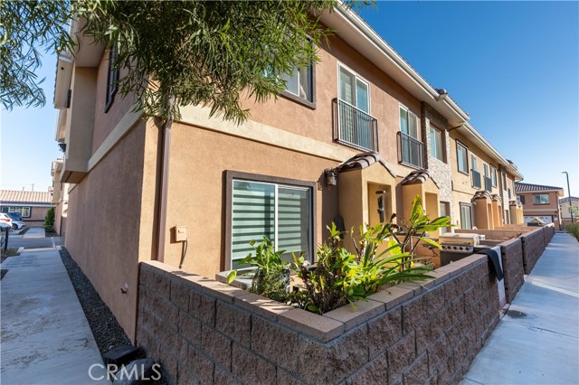 Detail Gallery Image 2 of 24 For 16425 Arrow Bld #1110,  Fontana,  CA 92335 - 3 Beds | 2/1 Baths