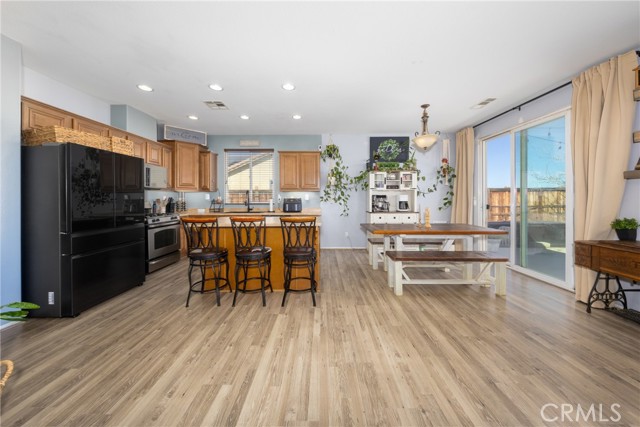 Detail Gallery Image 5 of 23 For 13974 Old Mill Ln., Victorville,  CA 92394 - 4 Beds | 2 Baths