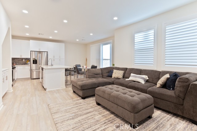 16040 Jamie Lane, Fontana CA: https://media.crmls.org/medias/ef6b83e9-4b1d-4efa-a3e4-760a5842bb67.jpg