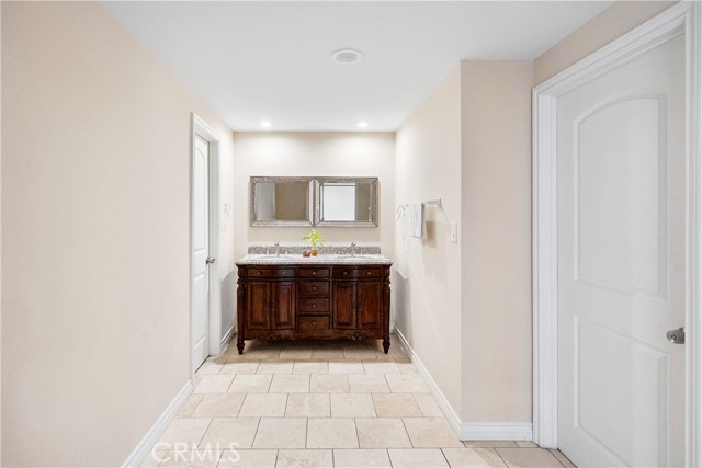 Detail Gallery Image 35 of 70 For 17211 Orozco St, Granada Hills,  CA 91344 - 5 Beds | 5/1 Baths