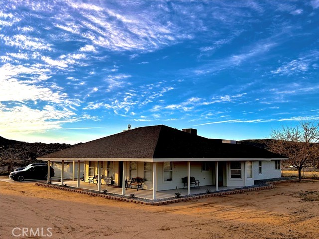 Detail Gallery Image 4 of 42 For 53087 Pipes Canyon Rd, Pioneertown,  CA 92268 - 5 Beds | 3 Baths