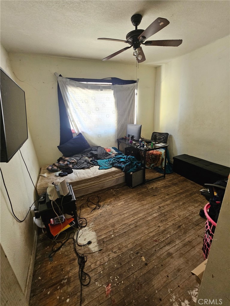 https://media.crmls.org/medias/ef6c7461-ea5d-4421-8ce0-b5bfa73c2a56.jpg?preset=X-Large