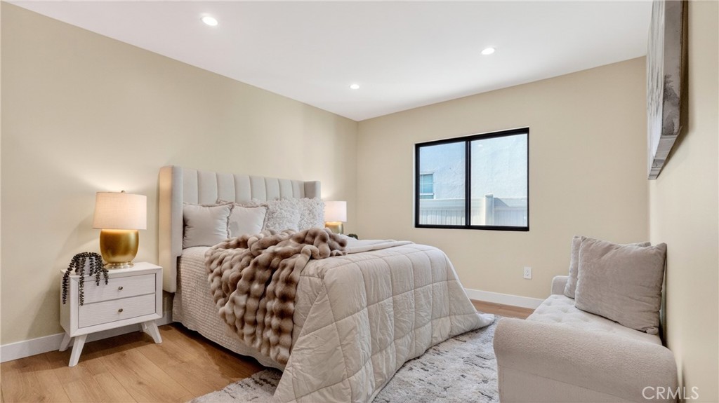 https://media.crmls.org/medias/ef6c9c6b-f49b-4ce1-94b2-b13f118258b5.jpg?preset=X-Large