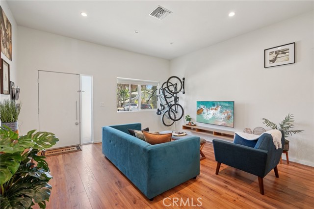 1401 Termino Avenue, Long Beach CA: https://media.crmls.org/medias/ef6ca337-4987-42ed-ad9a-c6450d29323f.jpg