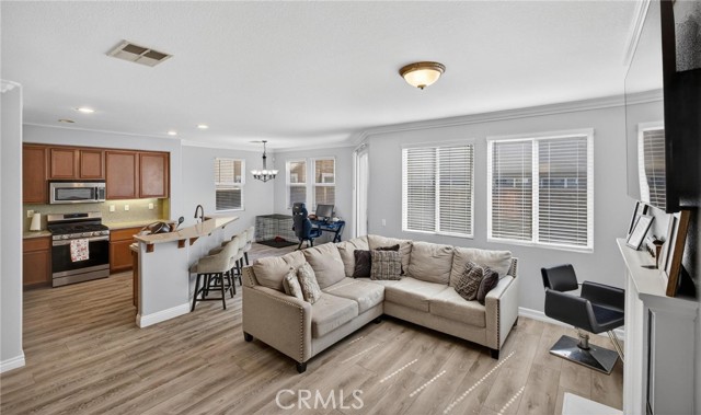 Detail Gallery Image 9 of 52 For 3686 W Scribner, Inglewood,  CA 90305 - 4 Beds | 3/1 Baths