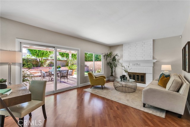 4 E Trenton, Irvine CA: https://media.crmls.org/medias/ef6d0d9b-14fd-44f4-bf79-e5f8d9bf44e3.jpg