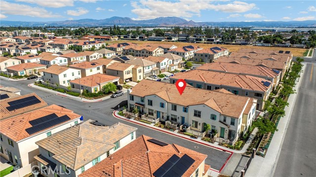 1095 W Buttercup Lane, Rialto CA: https://media.crmls.org/medias/ef6d3a1e-da96-4d87-afea-d1fa3f7dba80.jpg