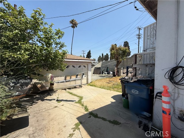 4041 Eagle Street, Los Angeles CA: https://media.crmls.org/medias/ef6d3cc6-6c34-4aac-aae3-2b21532a002c.jpg