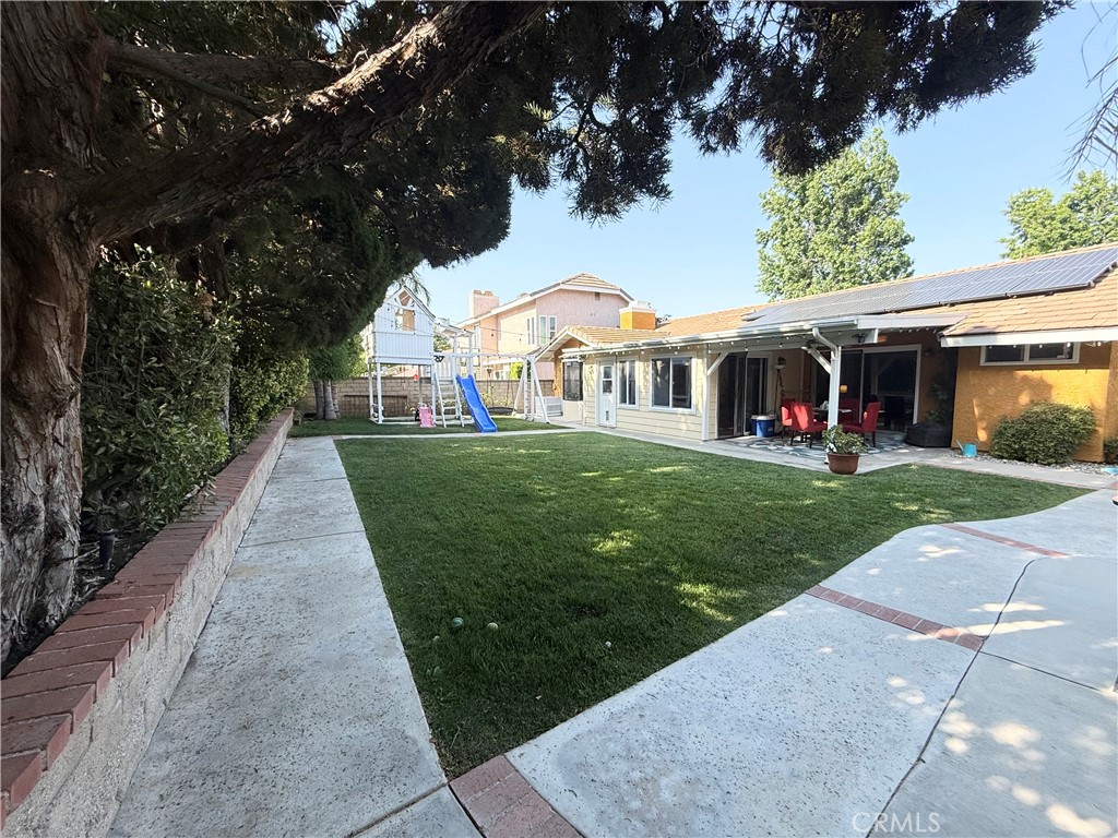 https://media.crmls.org/medias/ef6d591f-1110-423d-9dd9-1adb3e42a881.jpg?preset=X-Large