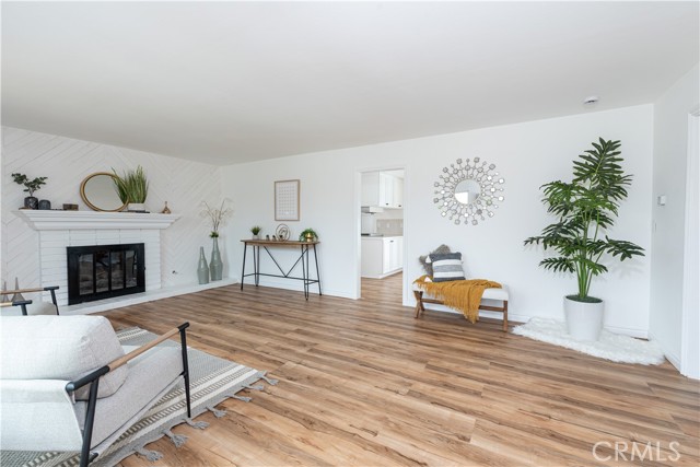 Detail Gallery Image 4 of 26 For 15821 Willett Ln, Huntington Beach,  CA 92647 - 3 Beds | 2 Baths