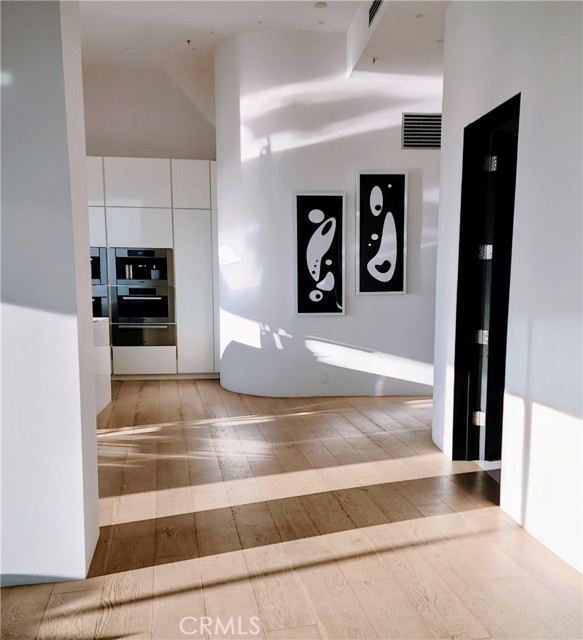 Detail Gallery Image 8 of 74 For 1609 Viewmont Dr, Los Angeles,  CA 90069 - 3 Beds | 3/1 Baths