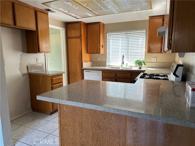 Detail Gallery Image 18 of 31 For 2830 Oak Creek Dr #D,  Ontario,  CA 91761 - 3 Beds | 2/1 Baths