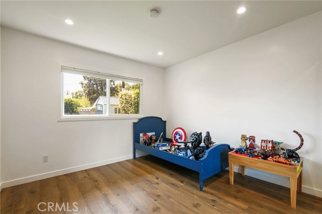 6615 Farralone Avenue, Woodland Hills CA: https://media.crmls.org/medias/ef71ebc6-c302-4780-8e70-acb98692c3a3.jpg