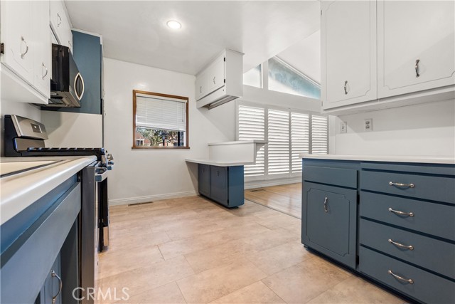 Detail Gallery Image 10 of 23 For 25046 Feijoa, Lomita,  CA 90717 - 3 Beds | 2 Baths