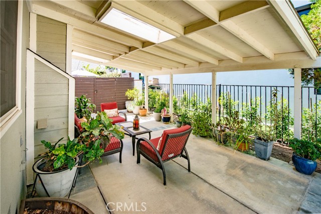 13964 Peach Grove Street, Sherman Oaks CA: https://media.crmls.org/medias/ef72ea28-ecb7-4ec4-ba8c-9aff7c077e42.jpg