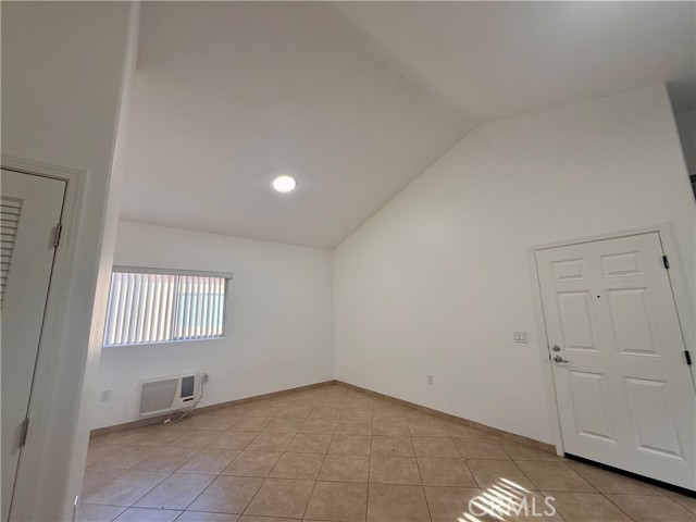 Detail Gallery Image 19 of 30 For 6917 Woodman Ave #7,  Van Nuys,  CA 91405 - 2 Beds | 1 Baths