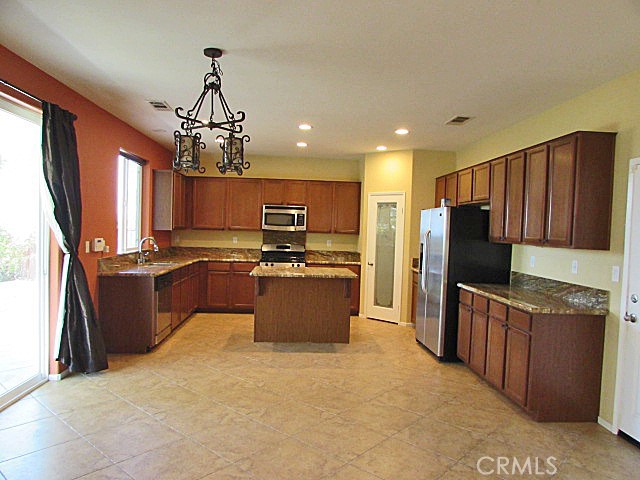 Detail Gallery Image 7 of 25 For 10918 Clover Cir, Corona,  CA 92883 - 4 Beds | 2/1 Baths