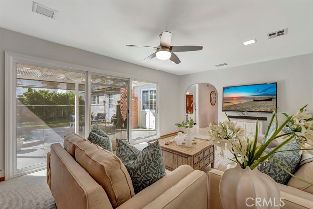 Detail Gallery Image 23 of 47 For 945 Lansing Ln, Costa Mesa,  CA 92626 - 4 Beds | 2 Baths