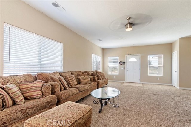 Detail Gallery Image 5 of 27 For 8173 Viburnum, California City,  CA 93505 - 3 Beds | 2 Baths