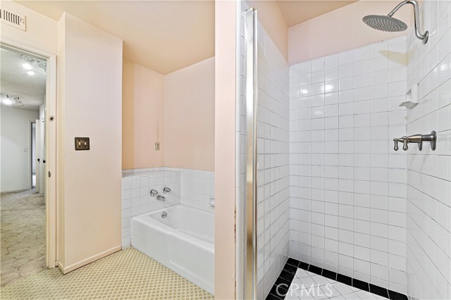 321 N Oakhurst Drive, Beverly Hills CA: https://media.crmls.org/medias/ef75adca-ca07-4a20-8f6b-72031cd5cd65.jpg