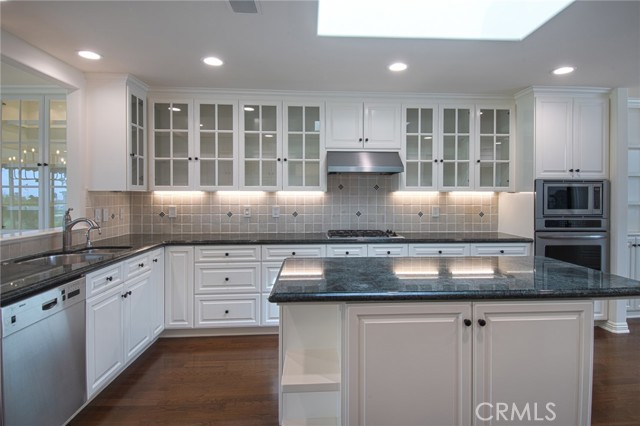 Detail Gallery Image 9 of 27 For 1119 Granville, Newport Beach,  CA 92660 - 2 Beds | 2 Baths