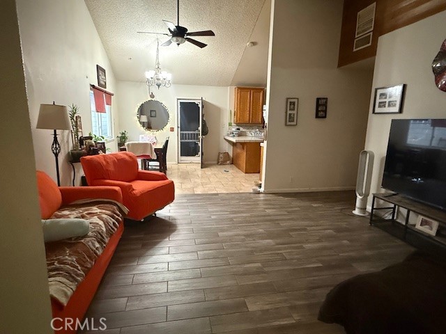 Detail Gallery Image 16 of 26 For 27135 Cabrera, Saugus,  CA 91350 - 4 Beds | 2 Baths