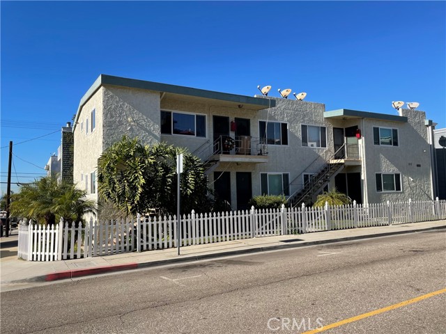 Detail Gallery Image 1 of 8 For 401 Manhattan Ave, Hermosa Beach,  CA 90254 - 1 Beds | 1 Baths