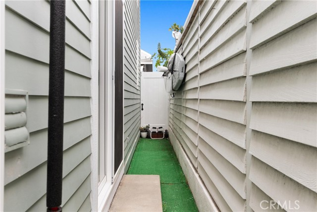 Detail Gallery Image 19 of 34 For 11 Bolivar St, Newport Beach,  CA 92663 - 2 Beds | 2 Baths