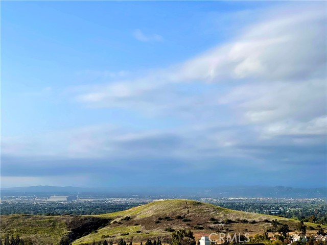 6 Saros, Irvine CA: https://media.crmls.org/medias/ef798e93-5534-40a9-b16b-1e315ccb0883.jpg